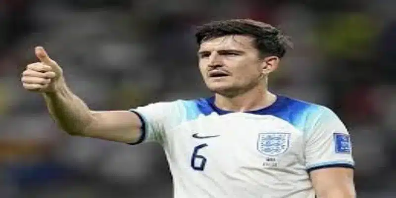 舆论漩涡下的坚定身影：马奎尔的国家队坚守-爱游戏体育