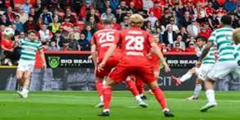 战术板：爱游戏体育剖析关键对位- 爱游戏体育